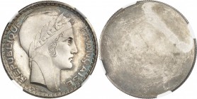 FRANCE
IIIe République (1870-1940). 20 francs Turin 1929, paire d’essais unifaces en bronze argenté.
1Av. Tête laurée à droite. Rv. Champ lisse. Av....