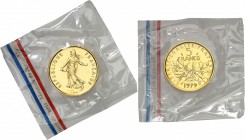 FRANCE
Ve République (1958 à nos jours). 5 francs 1979, piéfort en or.
Av. La semeuse à gauche. Rv. Branche d’olivier.
Gem. 154.P3. 38,9 g.
Avec s...