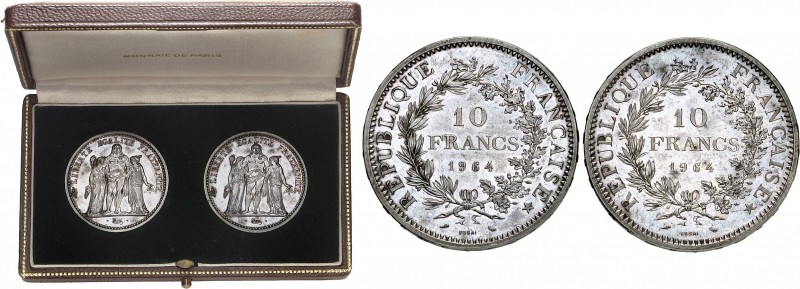 FRANCE
Ve République (1958 à nos jours). Coffret d’origine contenant deux 10 fr...