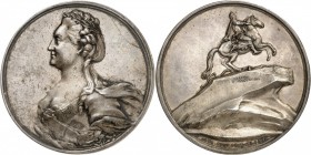 RUSSIE
Catherine II, (1762-1796). Médaille d’argent 1782, célébrant l’érection de la statue équestre de Pierre I, Jaeger,
Av. Buste lauré à gauche. ...