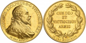 SUÈDE
Oscar II (1872-1907). Médaille en or 1894, fêtant le tricentenaire de la naissance de Gustave II le 9 décembre 1594, par Lindberg.
Av. Buste l...