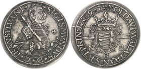 TRANSYLVANIE
Sigismond Bathori (1581-1602). Thaler 1597, Nagybanya.
Av. Buste en uniforme à droite. Rv. Écu couronné.
Dav. 8808.
PCGS XF 45. Rare,...