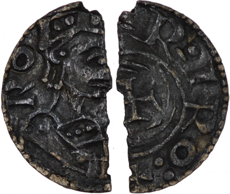 Denmark. Harald Hen. 1075-1080. AR (cut) penning (9mm, 0.45 g). Roskilde mint; m...