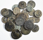 Antike: Kleines Konvolut von 30 römischen Bronzemünzen, meist Römische Kaiserzeit, Æ-Follis, Æ-Antoniniane, sehr schön, sehr schön-vorzüglich.
 [diff...
