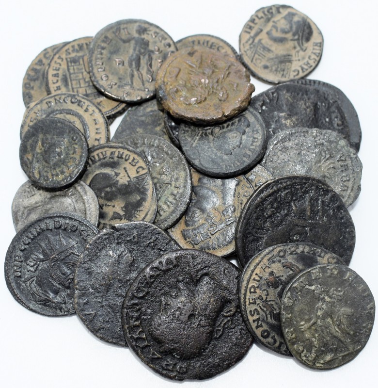 Antike: Konvolut von 30 römischen Bronzemünzen, meist Römische Kaiserzeit, sehr ...