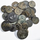 Antike: Römische Kaiserzeit: Kleines Konvolut von 30 römischen Bronzemünzen, sehr schön, sehr schön-vorzüglich.
 [differenzbesteuert]