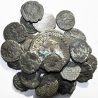 Antike: Lot von 25 antiker Kleinbronze-Münzen, gering erhalten, schön-sehr schön.
 [differenzbesteuert]