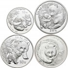 China - Volksrepublik: Kleine Serie 4 x 1 OZ Panda in Silber aus den Jahren 2003, 2004, 2005 und 2006. Sehr begehrte Münzen, da die Motive jedes Jahr ...