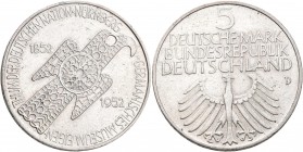 Bundesrepublik Deutschland 1948-2001: 5 DM 1952 D, Germanisches Museum, Jaeger 388. Wenige Kratzer, leicht angelaufen, sehr schön - vorzüglich.
 [dif...