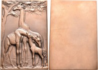 Medaillen alle Welt: Frankreich: Einseitige Bronzeplakette o. J., von Maurice Thenot (1893-1963), Motiv ”Drei Giraffen”, aus der Serie ”African Animal...