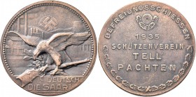 Medaillen Deutschland: Drittes Reich 1933-1945: Schützenmedaille Befreiungsschießen 1935 / Saarbefreiung. Adler auf Eichbaumast mit Gewähr, Fabrik und...