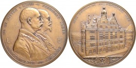Medaillen Deutschland - Geographisch: Nürnberg: Bronzemedaille 1900 von Lauer, auf die Einweihung des Amtsgebäudes am Fünferplatz, Erlanger 558, Slg. ...