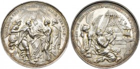 Medaillen Deutschland - Geographisch: Nürnberg: Hochzeitsmedaille aus Silber o.J (um 1700) von G. Hautsch (Monogramme G H). Junges Paar wird von einem...