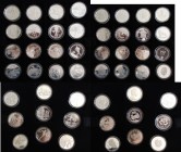 Alle Welt: FIFA Fußball-Weltmeisterschaft Deutschland 2006: 2 edle Holzkassetten mit insg. 43 Silbermünzen in der höchsten Qualität polierte Platte, a...
