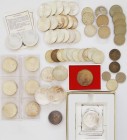 Alle Welt: Kleine Schachtel mit diversen Münzen, überwiegend Silber, dabei: 6 x 1 Dollar Kanu, 2 x 5 CAD und 2 x 10 CAD Olympiade Montreal, 16 x 50 un...