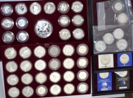 Alle Welt: Olympische Spiele: Kassette der Stiftung Deutsche Sporthilfe mit 44 Münzen (1 Münze fehlt) zu den Olympischen Spielen 1988, dabei auch 100 ...