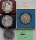 Alle Welt: Kleines Lot 4 große Silbermünzen und 3 mini Münzen. Dabei: Jamaica 25 Dollars 1978, KM# 76, 25 Dollars 1979, KM# 81, Panama 20 Balboas 1973...