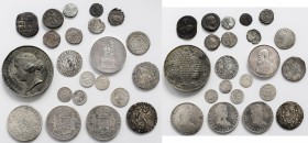 Alle Welt: Kleines Lot mit alten Münzen, dabei Byzanz und Römer (8 Stück), Spanien und Mexiko um 1800, sowie 2 Medaillen. Insg. 22 Stück.
 [differenz...