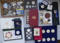 Alle Welt: Lot diverse Münzen und Medaillen, dabei: diverse KMS wie British Virgin Islands, Bahamas, Kanada, Vatikan (Lire), eine Schachtel mit ”Kilow...