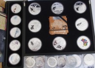 Australien: Kleines Lot Silbermünzen aus Ozeanien. Dabei Serie Discover Australia mit 5 Gedenkmünzen pp in Gesamholzschatulle, Set Shapes of Australia...