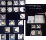 China - Volksrepublik: Olympische Spiele Peking 2008: Eine Kassette mit 12 Silbermünzen, 9 Messingmünzen und einer Medaille zur Olympiade in Beijing. ...