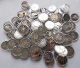 Sowjetunion: Lot fast 100 Gedenkmünzen aus der UdSSR / Russland. Dabei 1, 3 und 5 Rubel Münzen. Überwiegend CN, in Kapsel, polierte Platte.
 [differe...