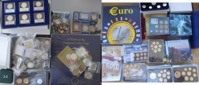 Euromünzen: Zwei Kartons voll mit Euromünzen. Dabei offizielle KMS, lose Sätze oder Einzelmünzen, Prestigesätze, Europroben, 2 Euro Gedenkmünzen oder ...