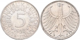 Bundesrepublik Deutschland 1948-2001: 73 x 5 DM Kursmünzen Silberadler, augenscheinlich alle Jahrgänge und Buchstaben vorhanden. Inklusive 1958 J. Jae...
