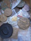 Medaillen Deutschland: Interessantes Konvolut von 34 Medaillen und Plaketten des 20. Jahrhunderts, unter anderem Kreuz 1908 am Originalband zum 60jähr...