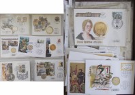 Numisbriefe, Numisblätter: Eine Schachtel mit über 50 diversen Numisbriefen, überwiegend ausländische Münzen, teilweise Medaillen, auch Silber dabei....
