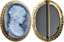 Varia, Sonstiges: Lagenstein Kamee blau mit Büste einer Frau. Bestückt mit 40 Brillanten a ca. 0,02ct, Reinheit SI. 750er Gelbgold. 39,5 x 30 mm. Mit ...