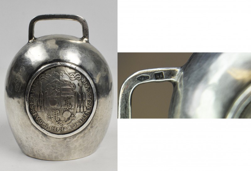 Varia, Sonstiges: Diener Glocke: Höhe ca. 6 cm, dekoriert mit 2 x 15 Kreuzer ode...