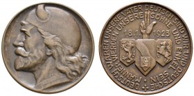 Weimarer Republik
Bronzemedaille 1923 unsigniert, auf den Jahrestag der Reichsgründung und die Kaiserproklamation zu Versailles. Behelmter Germanenko...