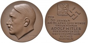 Drittes Reich
Bronzemedaille 1939 von Krischker, auf den 50. Geburtstag Hitlers - gestiftet von seiner Geburtsstadt Braunau. Büste Hitlers nach links...