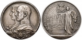 Alfonso XIII (1886-1931). Medalla. 1929. Barcelona. (Cru-1260). Ag. 73,43 g. EXPOSICION INTERNACIONAL DE BARCELONA. Grabador: A. Parera. 50 mm. Rayita...