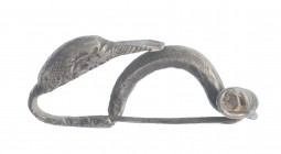 HISPANIA ANTIGUA. Cultura Celtíbera. III-II a.C. Plata. Fíbula de tipo La Tène con apéndice caudal con representación de ave. Longitud 3,3 cm.