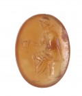 ROMA. Imperio Romano. Cornalina. II-III d.C. Entalle con respresentación maculina sentada sujetando un ánfora. Longitud 15 mm.