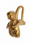 ROMA. Imperio Romano. s. I d.C. Oro. Pendiente con representación de Cupido. Altura 16 mm.