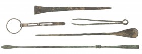 ROMA. Imperio Romano. I-III d.C. Bronce. Lote de 5 instrumentos médicos y/o domésticos: un spathomele / specillum, una cuchara-sonda, dos vulsellae (p...