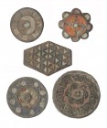 TARDOANTIGÜEDAD Y ÉPOCA MEDIEVAL. IV-V d.C. y XIII-XIV d.C. Bronce. Lote de 5 objetos: 3 apliques y un disco circular decorados con pasta vítrea y un ...