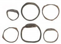 MEDIEVAL CRISTIANO. VII-IX d.C. Bronce y bronce dorado. Lote de 6 anillos. Diámero 12-23 mm.