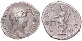 134-138 dC. Publio Elio Adriano (117-138 dC). Roma. Denario. RIC II Hadrian 256a . Ag. 3,46 g. HADRIANVS – AVG COS III P P: Busto de Adriano descubier...