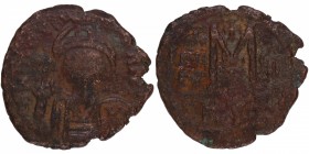 589 dC Año 8º de reinado. Mauricio Tiberio. Cyzicus 1ª oficina. 40 Nummi. SB 518. Cu. 11,50 g. Busto con casco, diademado con pendilia y acorazado de ...