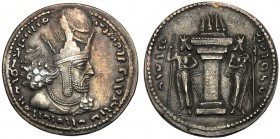 Sasanian kings, Shahpur I (241-272), Drachm, AD 241-272 AR (g 4,25 mm 23 h 3) Decorated facing bust r., wearing mural crown with earmuffs and surmount...