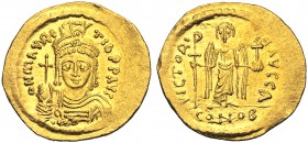 Mauricius Tiberius (583-602), Solidus, Constantinople, (Officina A), AD 583-602 AV ( g 4,4 mm 21 h 7) d N m AVRc TIb PP AVG, helmeted, draped and cuir...