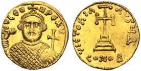 Leontius (695-698), Solidus, Costantinople, Officina Δ, AD 695-698 AV (g 4,37 mm 19 h 6) D LEO N PE AV, coronated bust facing, wearing loros, holding ...