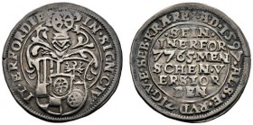 Erfurt
Gedenkgroschen 1597. Auf die 7.765 Pestopfer. Behelmter Wappenschild, darüber Erfurter Rad / Sechs Zeilen Schrift. Leitzmann 801. 3,41 g
selt...