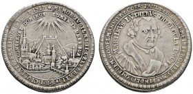 Esslingen
Guldenförmige Silbermedaille 1717 von Chr.E. Müller, auf das Reformationsjubiläum. Stadtansicht von Südwesten mit Pliensaubrücke, Frauenkir...