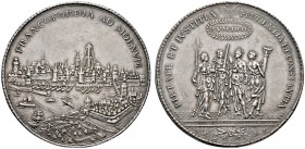 Frankfurt/Main
Silbermedaille o.J. (1648) unsigniert, auf die Standhaftigkeit der Stadt während des 30-jährigen Krieges. Stadtansicht von Süden mit S...