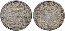 Nürnberg
Reichsguldiner zu 60 Kreuzer 1613. Zwei mit Engeln bedeckte Stadtschilde, darüber in längsovaler Kartusche drei Zeilen Schrift, unten zwisch...